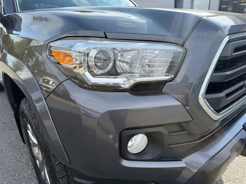 Used 2018 Toyota Tacoma SR5 AWD/4WD image 15