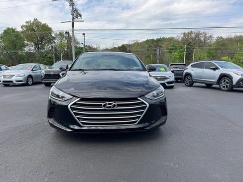 Used 2018 Hyundai Elantra SE w/ Cargo Package FWD image 3