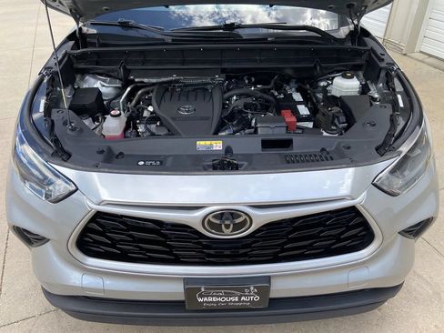 Used 2023 Toyota Highlander XLE AWD/4WD image 31