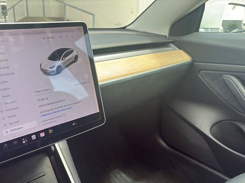 Used 2020 Tesla Model 3 Standard Range RWD image 16