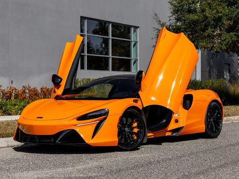 Used 2025 McLaren Artura RWD image 46