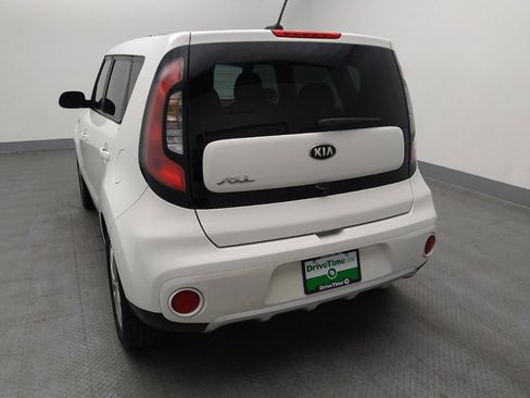 Used 2017 Kia Soul + image 6