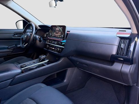 Used 2023 Nissan Pathfinder SV AWD/4WD image 29