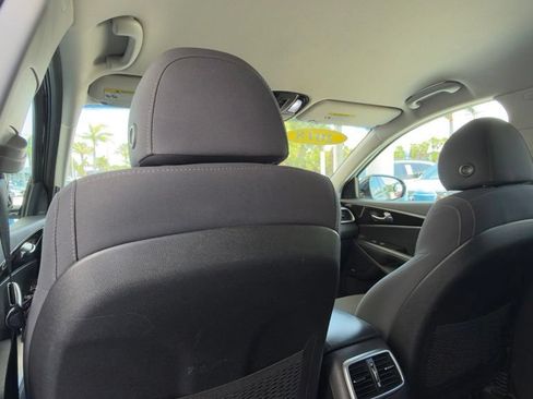Used 2018 Kia Sorento FWD image 16