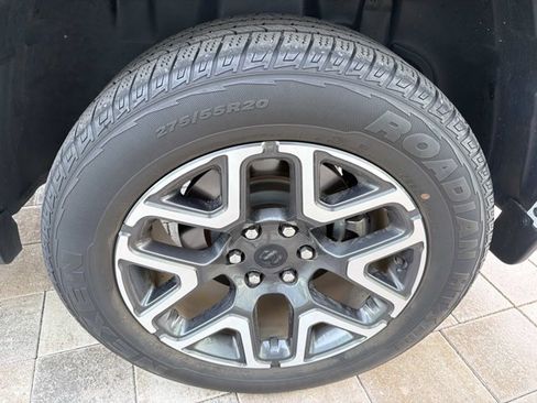 Used 2025 RAM 1500 Laramie AWD/4WD image 33