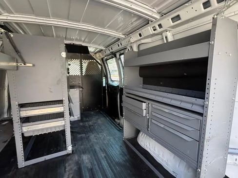 Used 2011 Chevrolet Express 2500 image 23