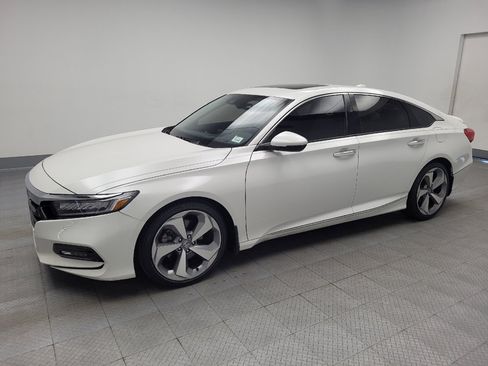 Used 2018 Honda Accord Touring image 2