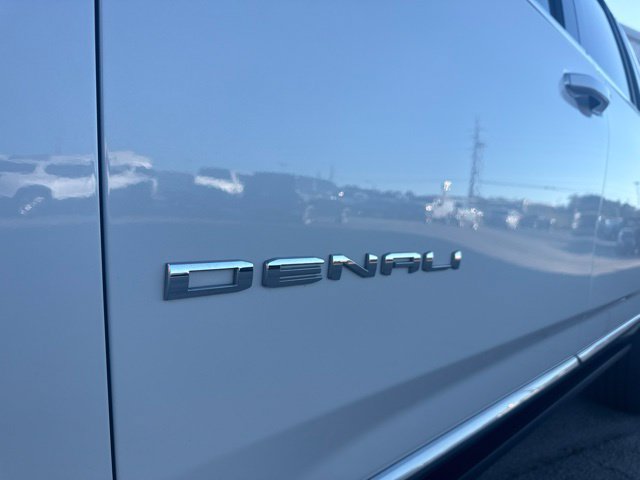 Used 2022 GMC Yukon XL Denali AWD/4WD image 9