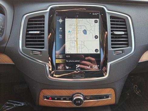 Used 2021 Volvo XC90 T6 Momentum w/ Protection Package Premier image 23