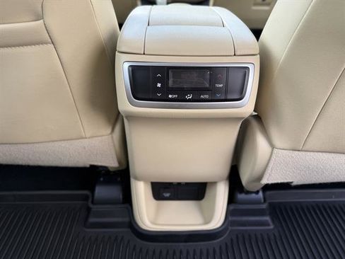 Used 2019 Toyota Highlander Limited Platinum image 17