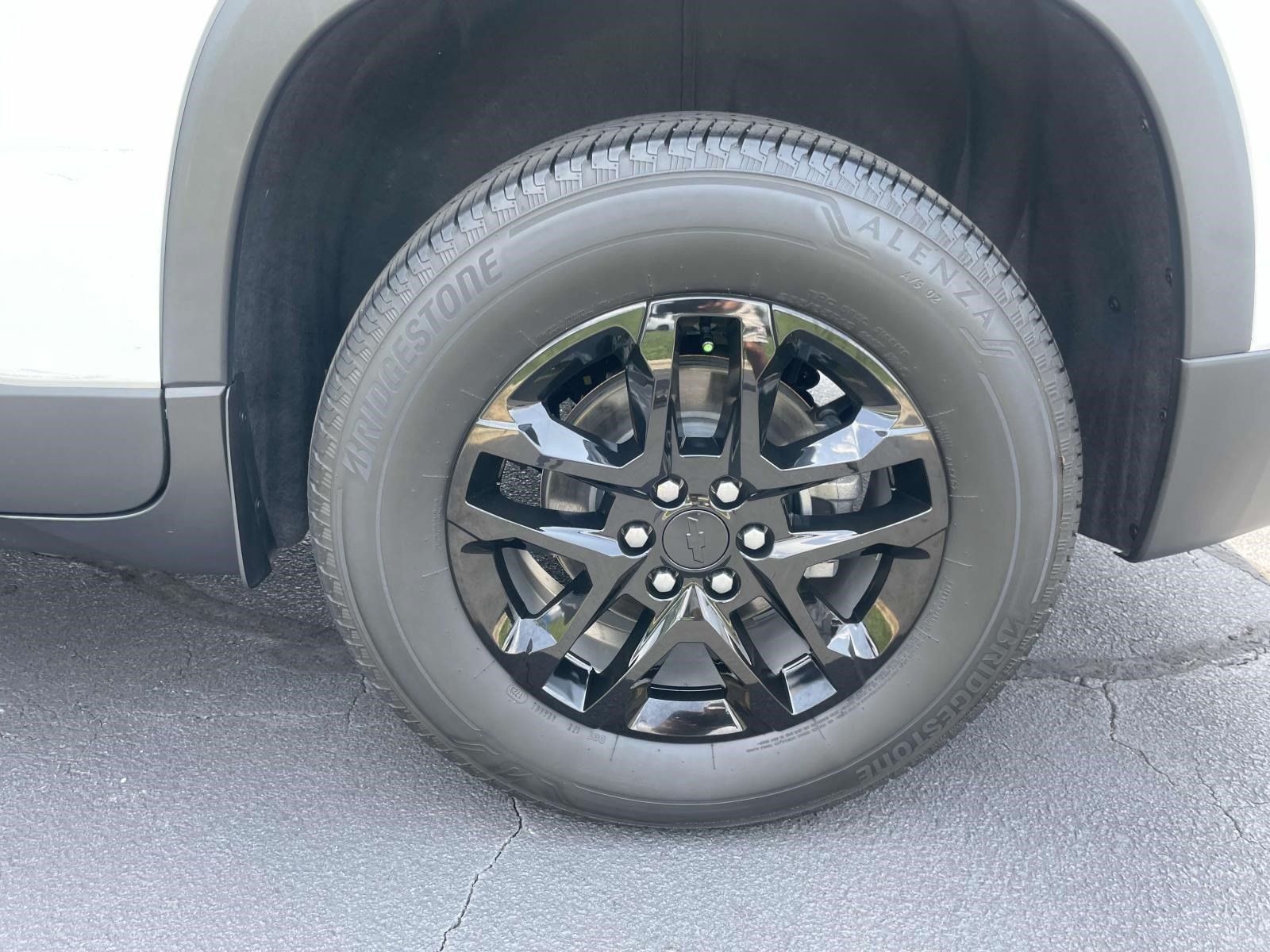 Used 2023 Chevrolet Traverse LS FWD image 7
