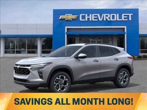 New 2026 Chevrolet Trax LT w/ Driver Confidence Package FWD image 2