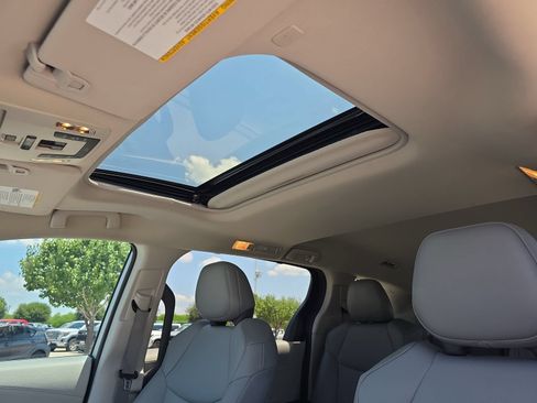 Used 2021 Toyota Sienna XLE FWD image 26