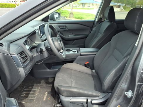 Used 2024 Nissan Rogue S AWD/4WD image 4