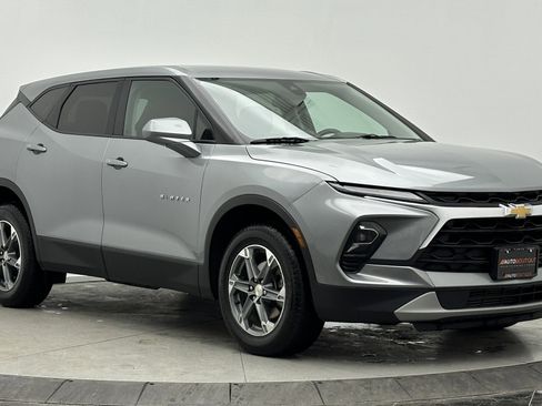 Used 2023 Chevrolet Blazer LT image 3