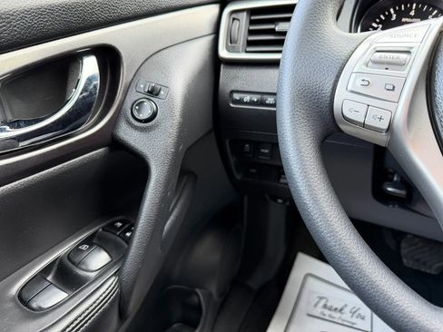 Used 2015 Nissan Rogue SV AWD/4WD image 18