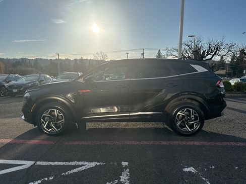 Used 2024 Kia Sportage LX image 4