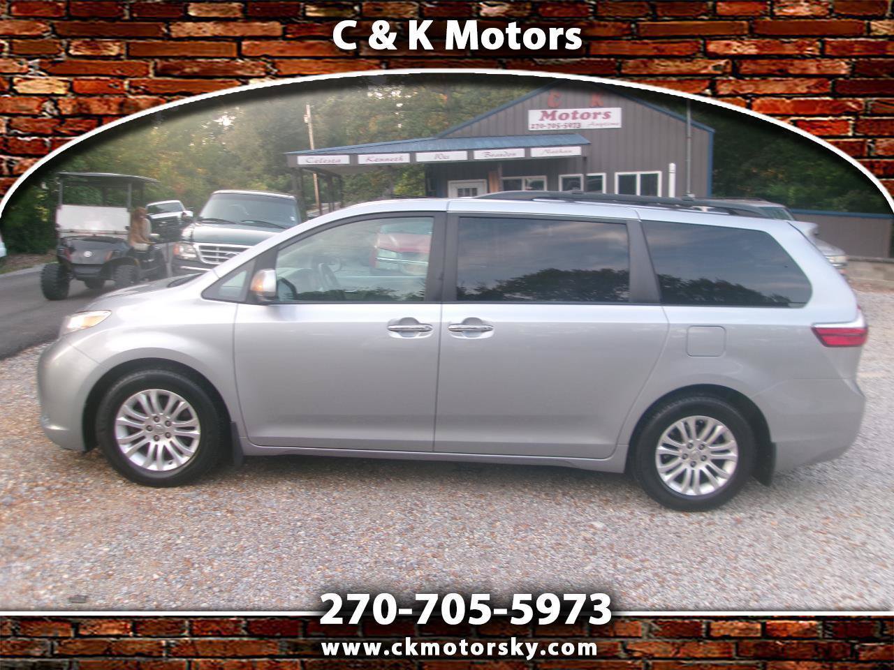 Used 2016 Toyota Sienna XLE Premium FWD image 1