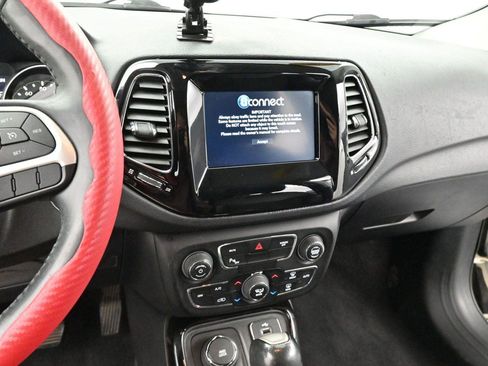 Used 2018 Jeep Compass Latitude w/ Popular Equipment Group AWD/4WD image 17