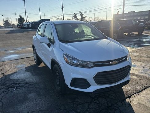 Used 2017 Chevrolet Trax LS image 3