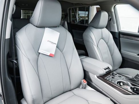 New 2026 Toyota Highlander Limited AWD/4WD image 30