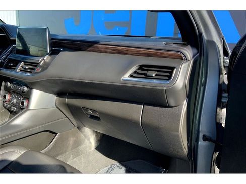 Used 2022 Chevrolet Suburban Z71 w/ Z71 Off-Road Package image 17