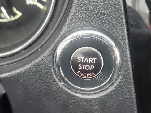 Used 2018 Nissan Rogue SV image 18