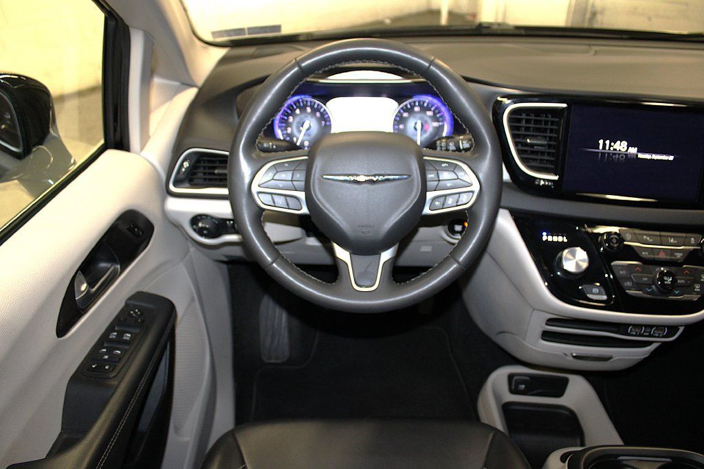 Certified 2024 Chrysler Pacifica Touring-L FWD image 10