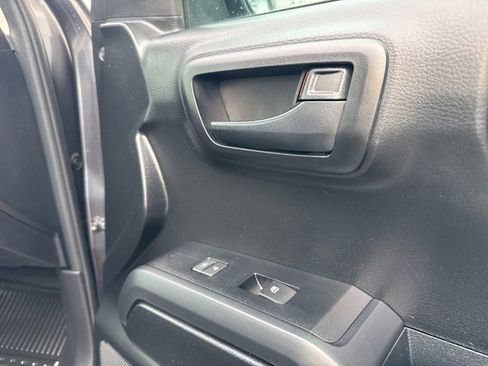 Used 2022 Toyota Tacoma TRD Off-Road image 20