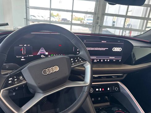 Used 2025 Audi Q5 Premium w/ Convenience Package AWD/4WD image 23