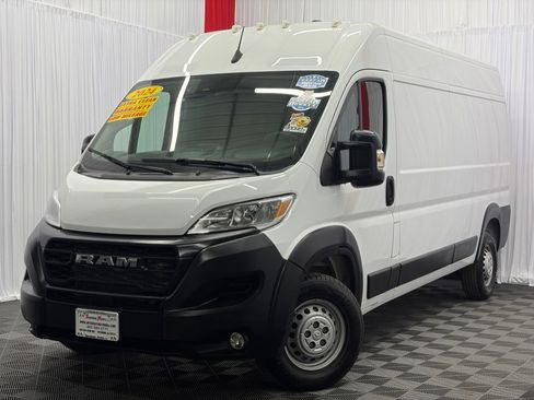 Used 2024 RAM ProMaster 2500 w/ Convenience Group image 4