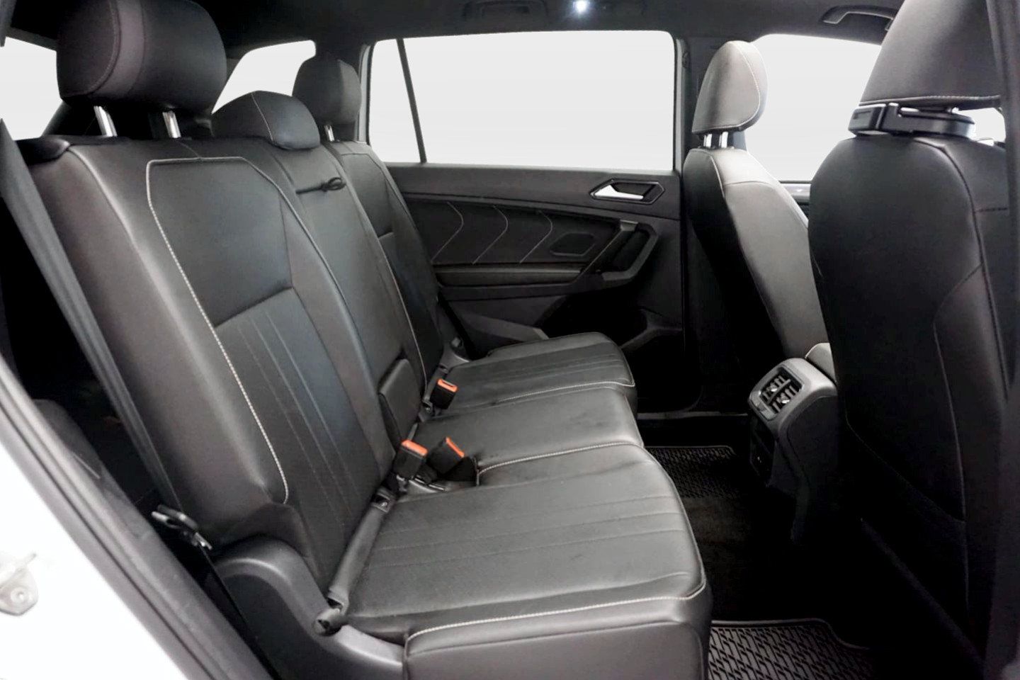 Used 2023 Volkswagen Tiguan SE R-Line FWD image 19