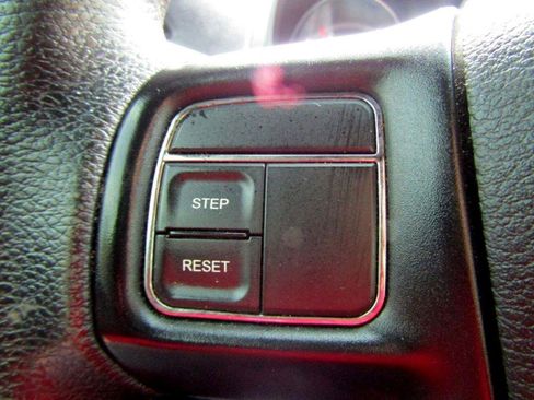 Used 2014 Chrysler 200 LX FWD image 15