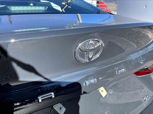 Used 2025 Toyota Camry SE image 27