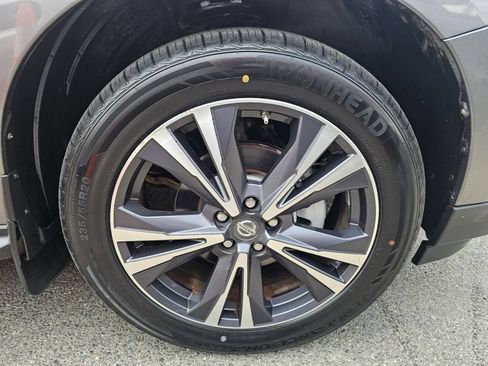 Used 2017 Nissan Pathfinder Platinum AWD/4WD image 18