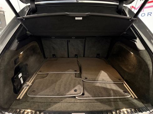Used 2022 Bentley Bentayga AWD/4WD image 66