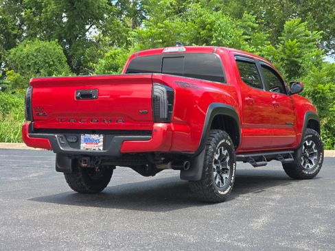 Used 2021 Toyota Tacoma TRD Off-Road w/ Technology Package AWD/4WD image 8