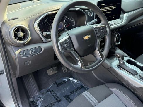 Used 2024 Chevrolet Blazer LT w/ Convenience Package FWD image 4