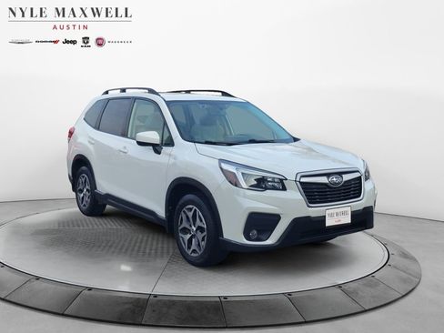Used 2021 Subaru Forester Premium image 2