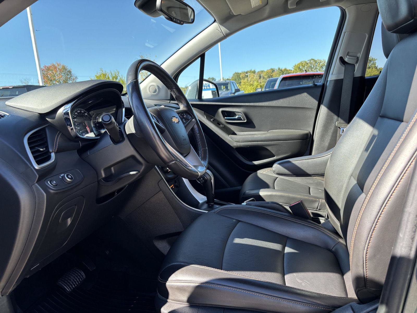 Used 2021 Chevrolet Trax LT w/ Premium Seat Package AWD/4WD image 14