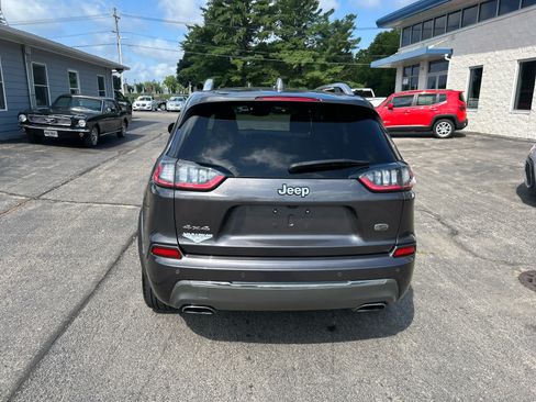 Used 2019 Jeep Cherokee Overland w/ Technology Group AWD/4WD image 6