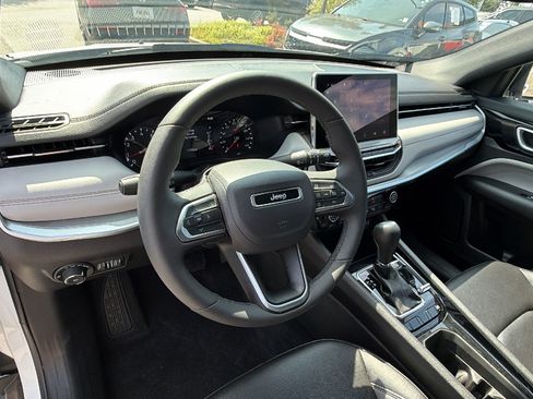 Used 2025 Jeep Compass Limited AWD/4WD image 24
