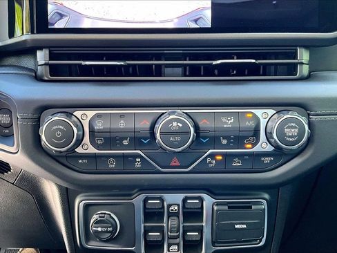 New 2026 Jeep Gladiator Mojave image 16