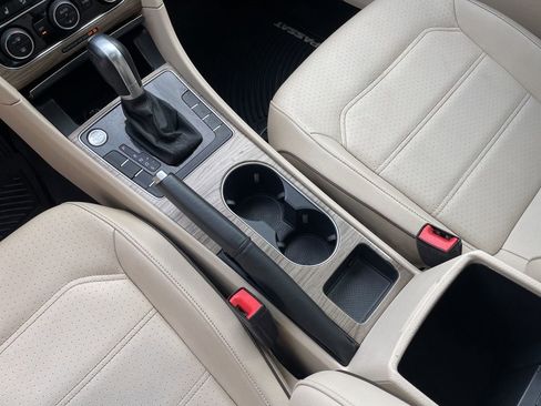 Used 2018 Volkswagen Passat 2.0T SE image 9