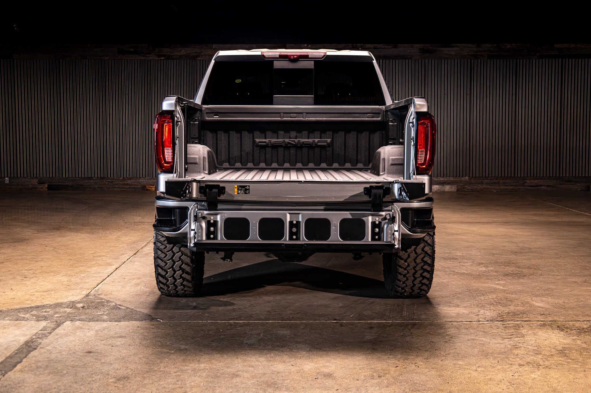 Used 2024 GMC Sierra 1500 Denali w/ Technology Package AWD/4WD image 9