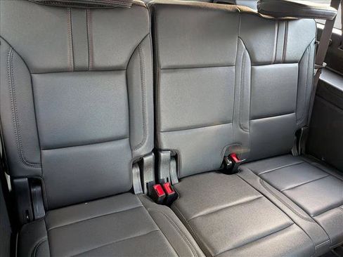 Used 2023 Chevrolet Suburban RST w/ Luxury Package RWD image 18