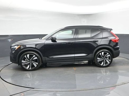 Used 2023 Volvo XC40 B5 Plus w/ Protection Package Premier AWD/4WD image 4