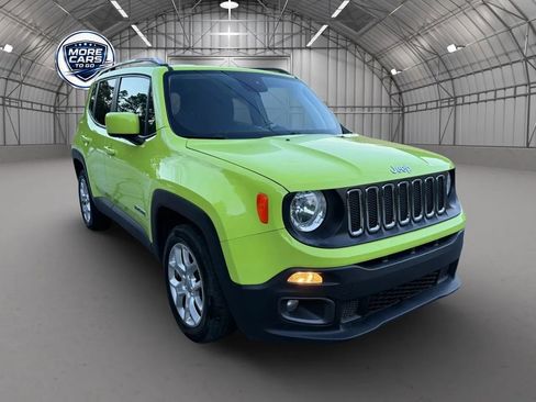 Used 2018 Jeep Renegade Latitude w/ Cold Weather Group FWD image 8