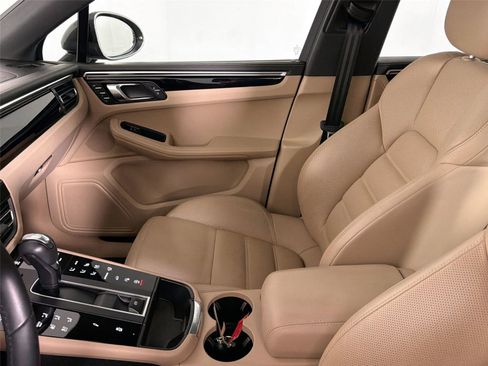 Certified 2023 Porsche Macan Turbo AWD/4WD image 30