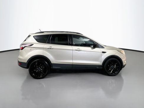 Used 2018 Ford Escape SE w/ SE Sport Appearance Package FWD image 3